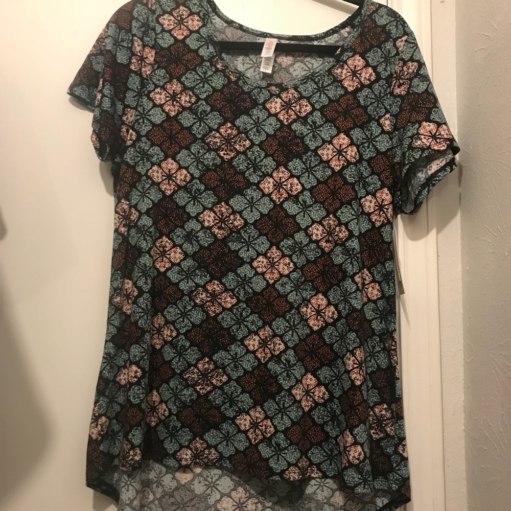 NWT Lularoe Classic T
